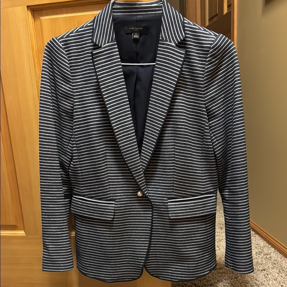 Ann Taylor Blue and White Blazer with Classic Design 8P